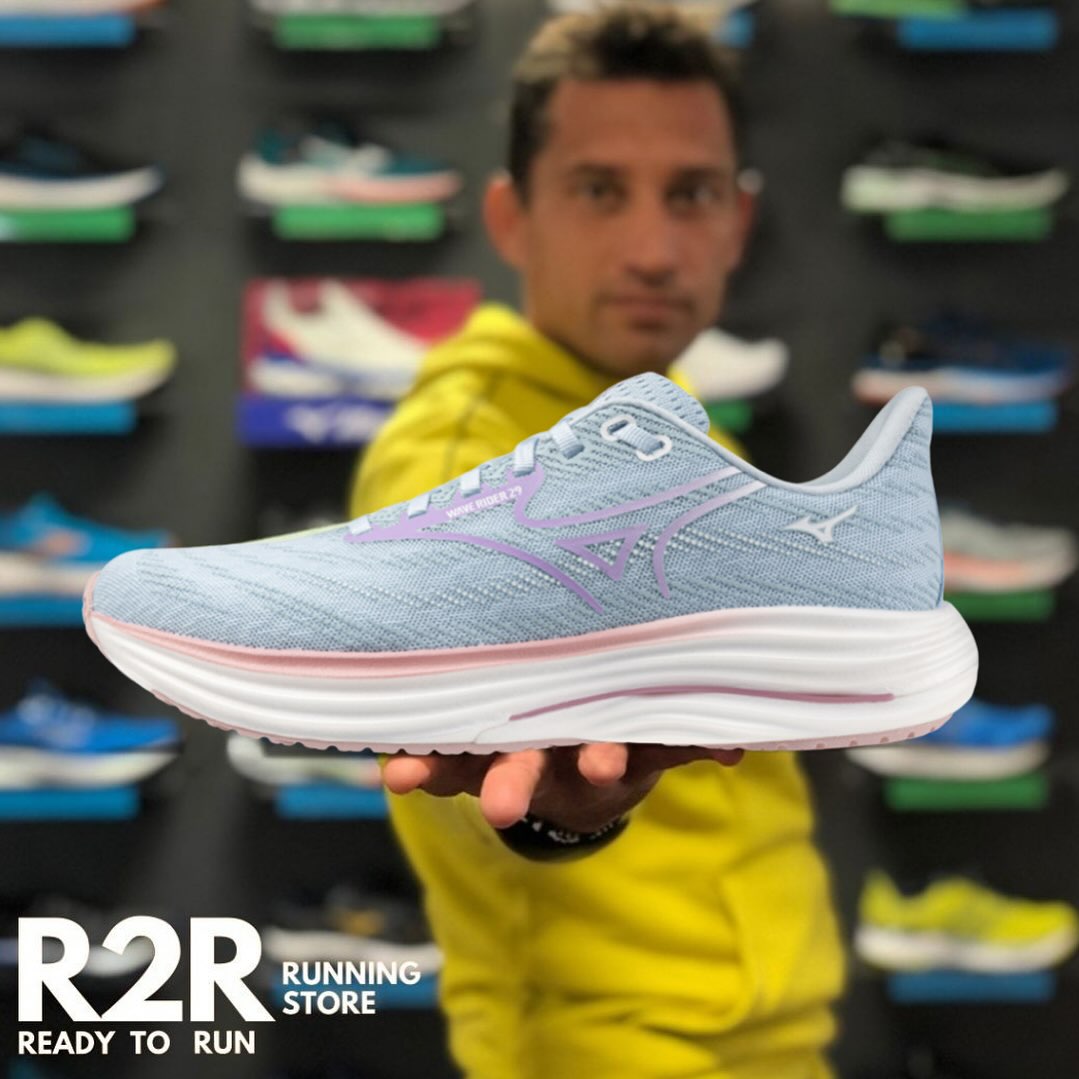 WAVE RIDER 29 🔥🔥
Oggi vi presentiamo tutte le novità del nuovo modello dell’iconica RIDER completamente rinnovata rispetto al modello 28:
➡️ Intersuola Enerzy NXT (schiuma infusa in azoto ) che migliora il ritorno di energia del 22%
➡️ Il Drop passa da 12mm a 10mm
➡️ Il peso si riduce di 30 grammi rispetto alla rider 28
Cosa aspettate a provarle ? Vi aspettano sul nostro SHOP ONLINE 🛍️
“Da chi corre, per chi corre” 🏃♀️
#rider29
#rider
#runningcommunity
#runninglife
#mizuno
#mizunorunning