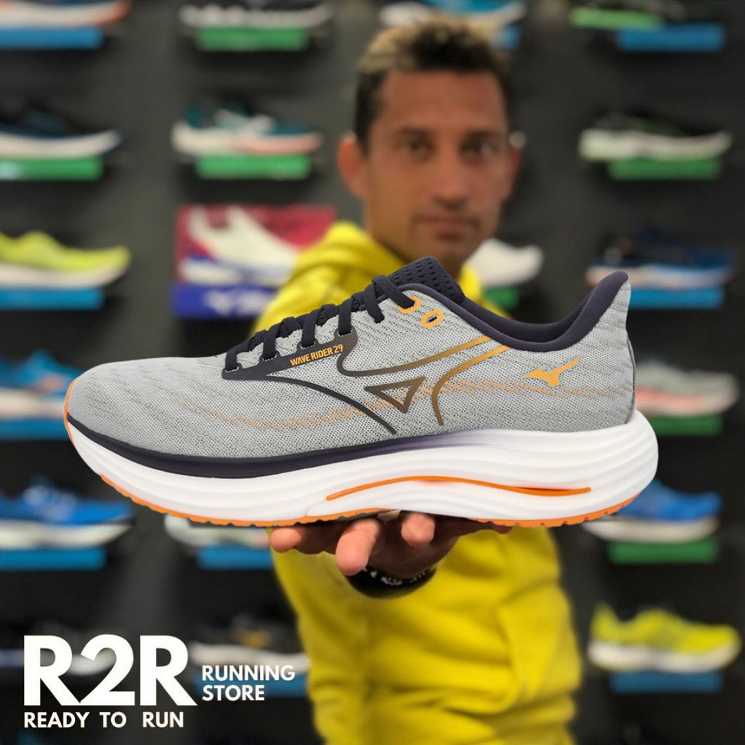 WAVE RIDER 29 🔥🔥
Oggi vi presentiamo tutte le novità del nuovo modello dell’iconica RIDER completamente rinnovata rispetto al modello 28:
➡️ Intersuola Enerzy NXT (schiuma infusa in azoto ) che migliora il ritorno di energia del 22%
➡️ Il Drop passa da 12mm a 10mm
➡️ Il peso si riduce di 30 grammi rispetto alla rider 28
Cosa aspettate a provarle ? Vi aspettano sul nostro SHOP ONLINE 🛍️
“Da chi corre, per chi corre” 🏃♀️
#rider29
#rider
#runningcommunity
#runninglife
#mizuno
#mizunorunning