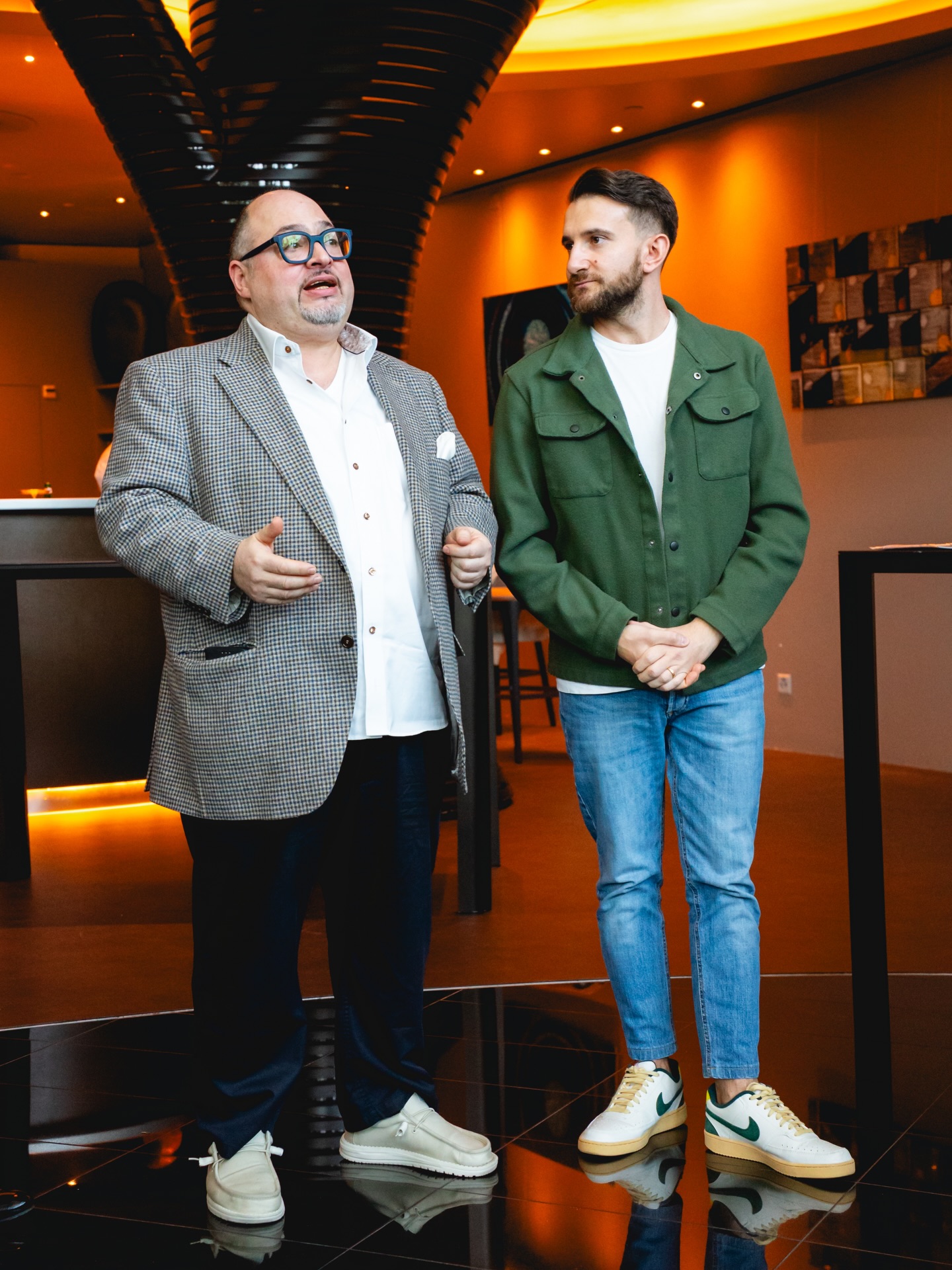 ✨ Non è solo la vittoria di @lucagiacchettii, è un segnale.
Il futuro della cucina italiana in Svizzera parla giovane, parla talento, parla passione 🇮🇹🇨🇭
Venerdì abbiamo visto idee diventare piatti, mani tremare per l’emozione e occhi brillare davanti alla giuria. Abbiamo visto coraggio, identità, visione.
Complimenti a Luca Giacchetti (@davittorioristorante) per aver conquistato il titolo con “Bella Mbriana” – un piatto che racconta radici, tecnica e carattere.
Ma questa finale è stata molto di più. È stata energia pura. È stata comunità. È stata #ItalianFoodExperience.
Grazie a 50 Top Italy, ai finalisti e a chi continua a credere in una cucina che guarda avanti.
🔥 Il viaggio continua!
#MaistàFood #50TopItaly #ItalianFoodExperience #CucinaItaliana