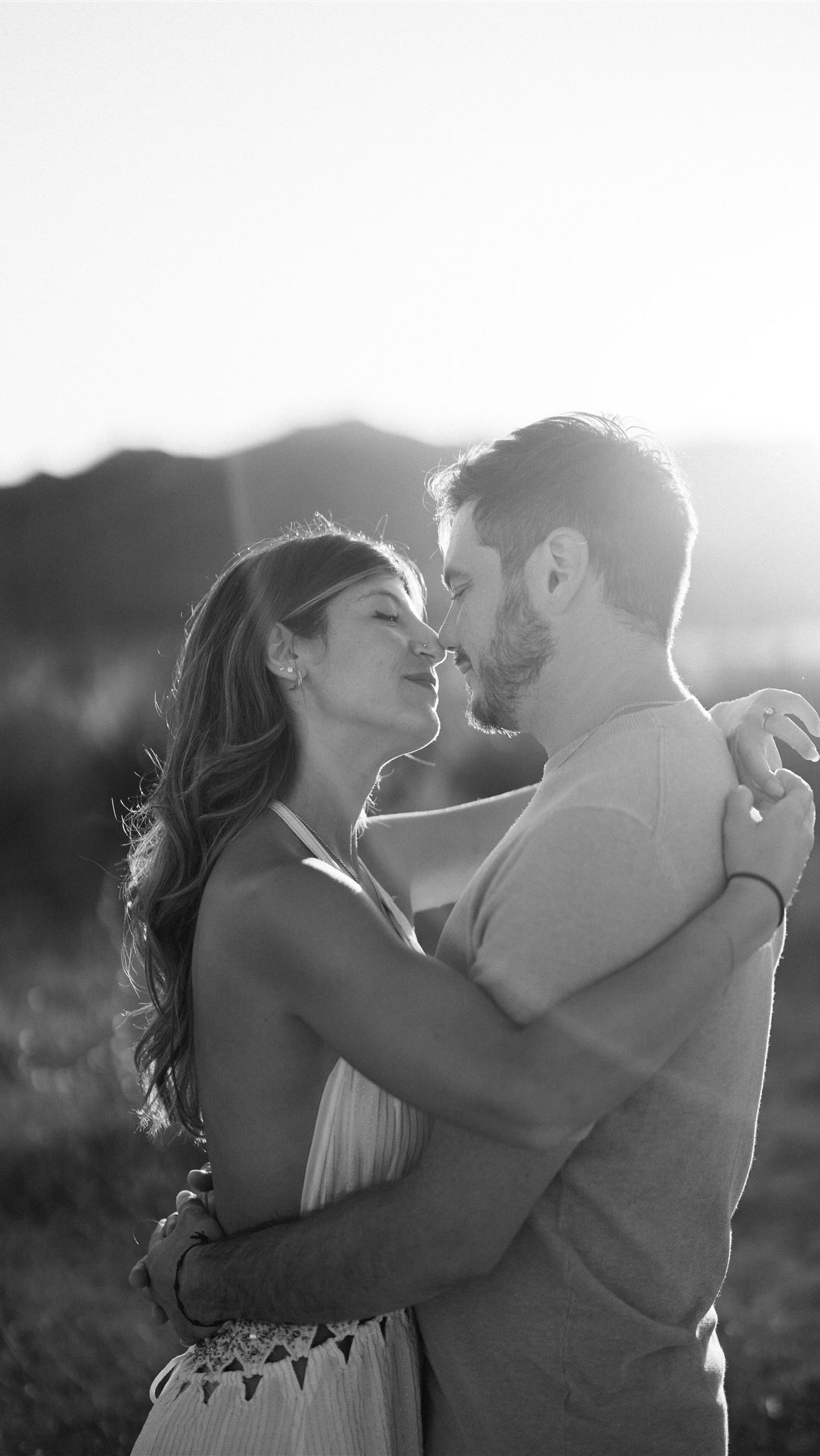 Ci sono momenti che funzionano così.
Non nascono da una costruzione,ma da una direzione giusta nel momento giusto.
Un passo, uno sguardo, un gesto semplice.Tutto scorre, senza bisogno di essere forzato.
Io lavoro in questo equilibrio.Vi accompagno, intervengo quando serve,senza togliere spazio a ciò che state vivendo.
Perché è lì che le cose diventano vere.E quando lo sono, si riconoscono.
#wedding #destinationwedding #matrimonio #weddinginspiration #weddingphotography
