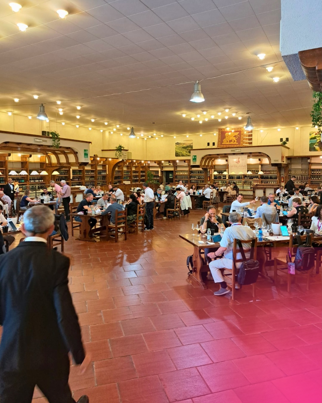 Concorso Enologico Internazionale Città del Vino, un’edizione ricca di aziende, produttori, degustazioni. Un’esperienza intensa, bellissima e anche divertentissima, resa possibile grazie al lavoro di squadra.
I giudici si sono espressi.
Adesso resta solo la suspense: chi saranno i vincitori?
Awak Studio per Città del Vino:
Concorso Enologico Internazionale @cittadelvino
Sistema di votazione digitale.
Configurazione, aggiornamento e assistenza tecnica in loco.
Progettazione editoriale di @terredelvino_magazine
#awakstudio
#awakstudiosiena
#digitalsupport
#concorsoenologicointernazionalecittàdelvino
#cittadelvino