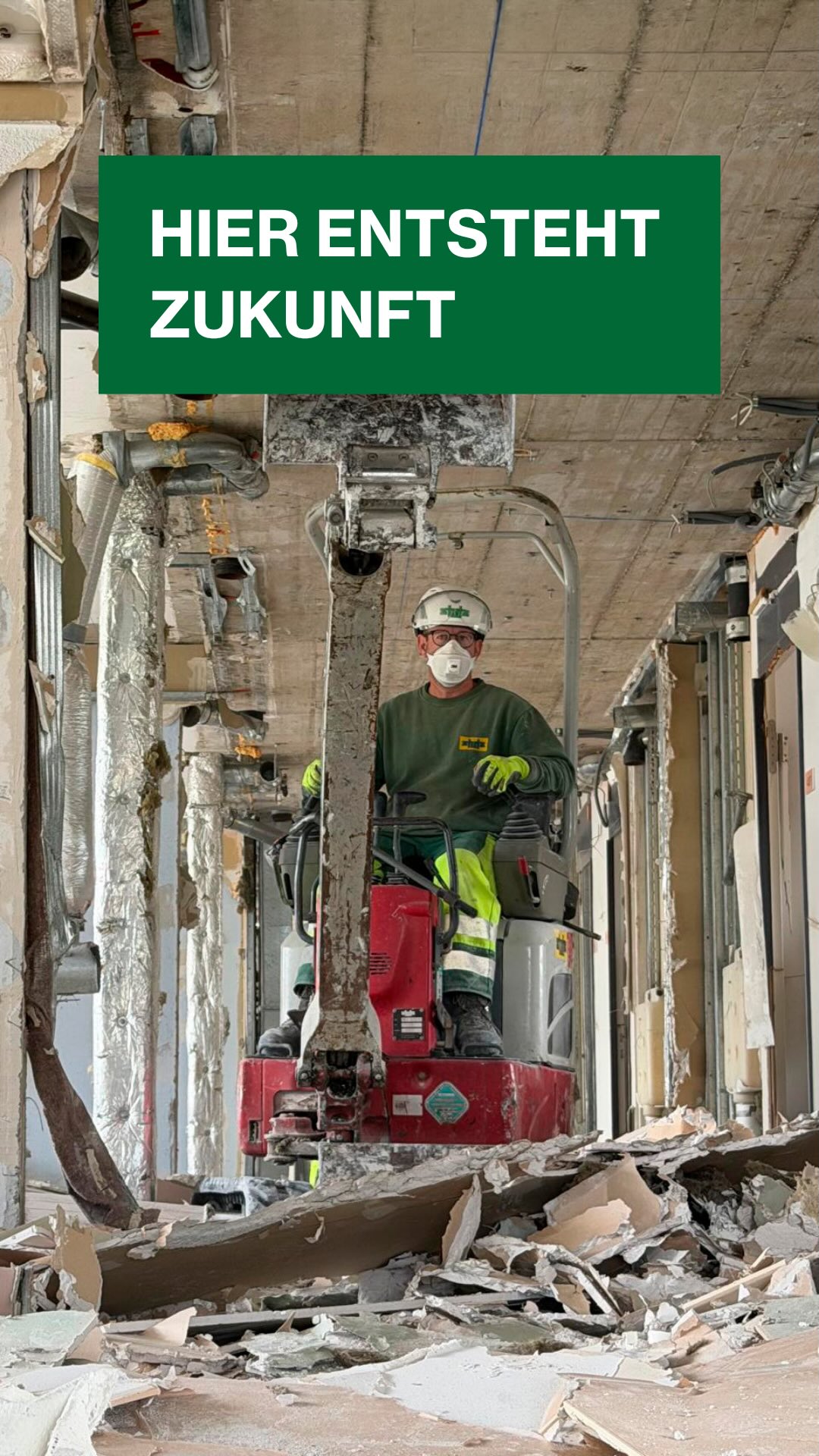 Am Campus Sursee wird Gebäude 19 umfassend saniert. Mit frischen Konzepten, moderner Infrastruktur und nachhaltigen Lösungen entsteht ein Ort, der Zukunft gestaltet. Zur Herausforderung zählen, unteranderem die Arbeiten der Erdbebenwände im bestehenden Gebäude zu erstellen. 💪🏼🔥
Danke für das entgegen gebrachte Vertrauen. @campussursee @bf_architekten_sursee_ag
