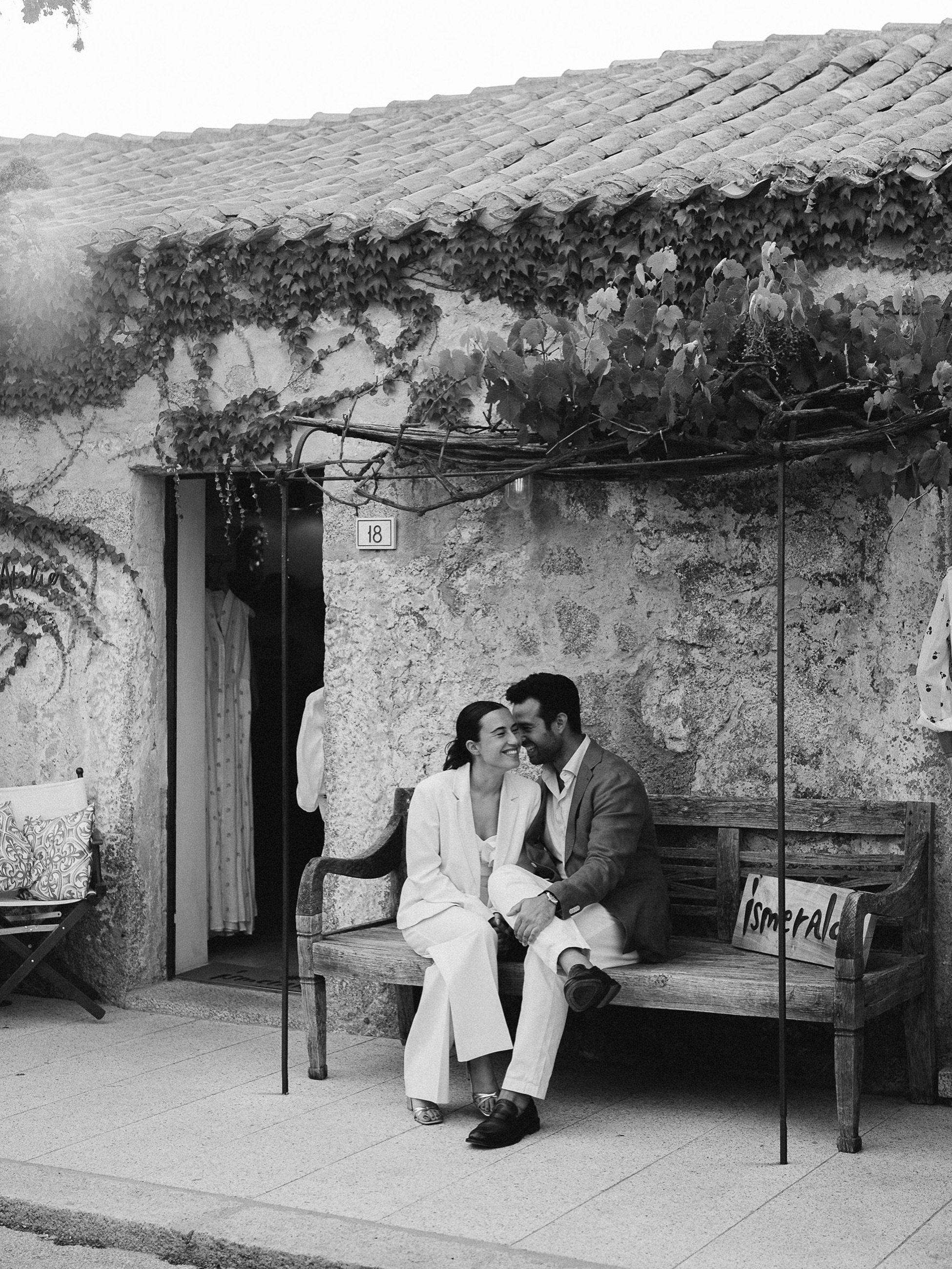 Amo quando una fotografia riesce a far rivivere un momento semplice.
Matrimonio
Pre Matrimonio
Engagement
Matrimonio in Sardegna
Intimate Wedding
#wedding #sardiniawedding #weddingphotography #weddinginspiration #engagement