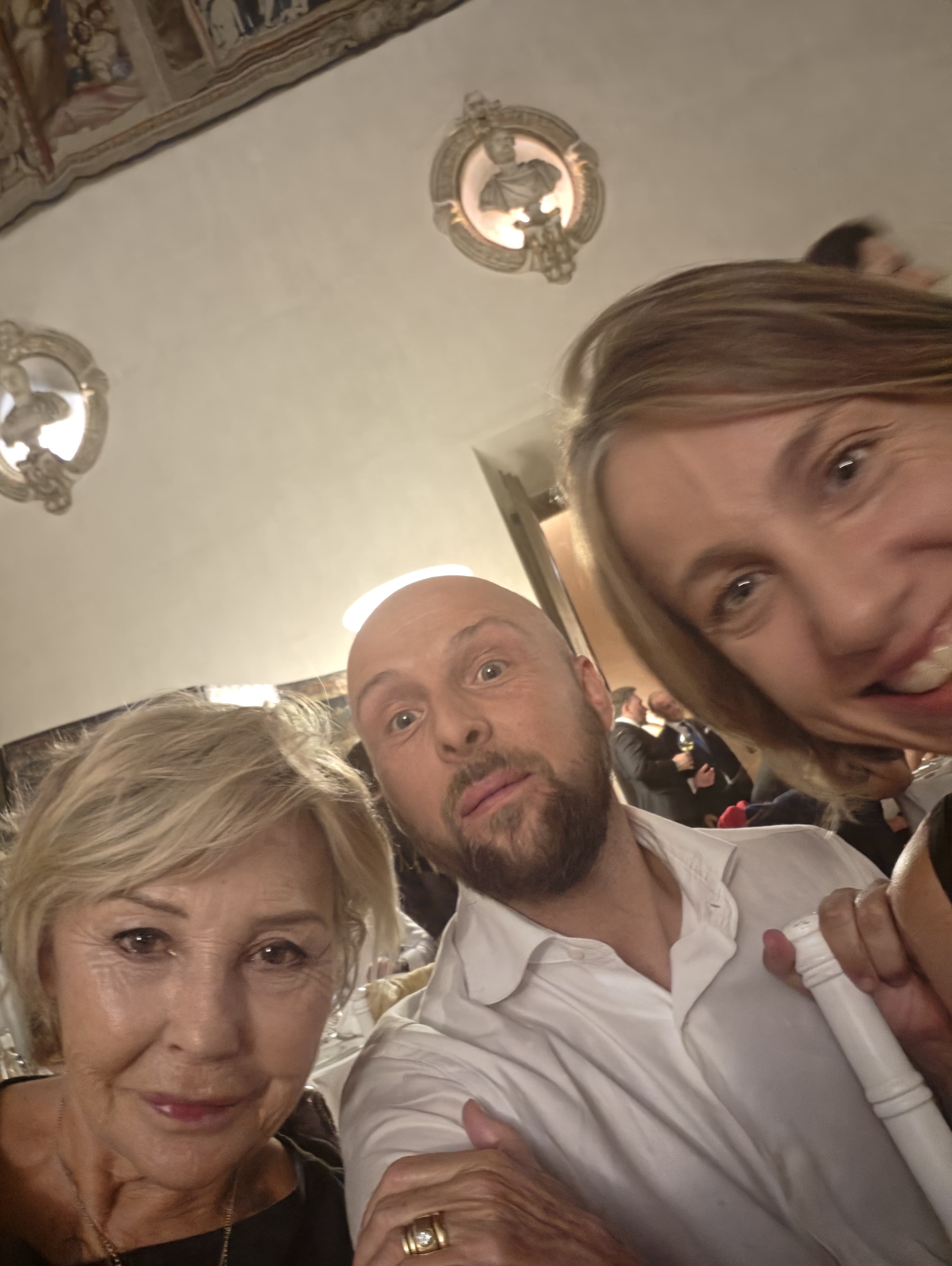 È stato bello condividere queste due giornate con vecchi e nuovi amici.
Un abbraccio sincero ai colleghi in nomination con me: Babilonia Teatri, Leonardo Manzan e Rocco Placidi.
Un grazie al @teatrodiroma per la splendida ospitalità!
#teatro carrozzeriaorfeo #mascheredelteatroitaliano