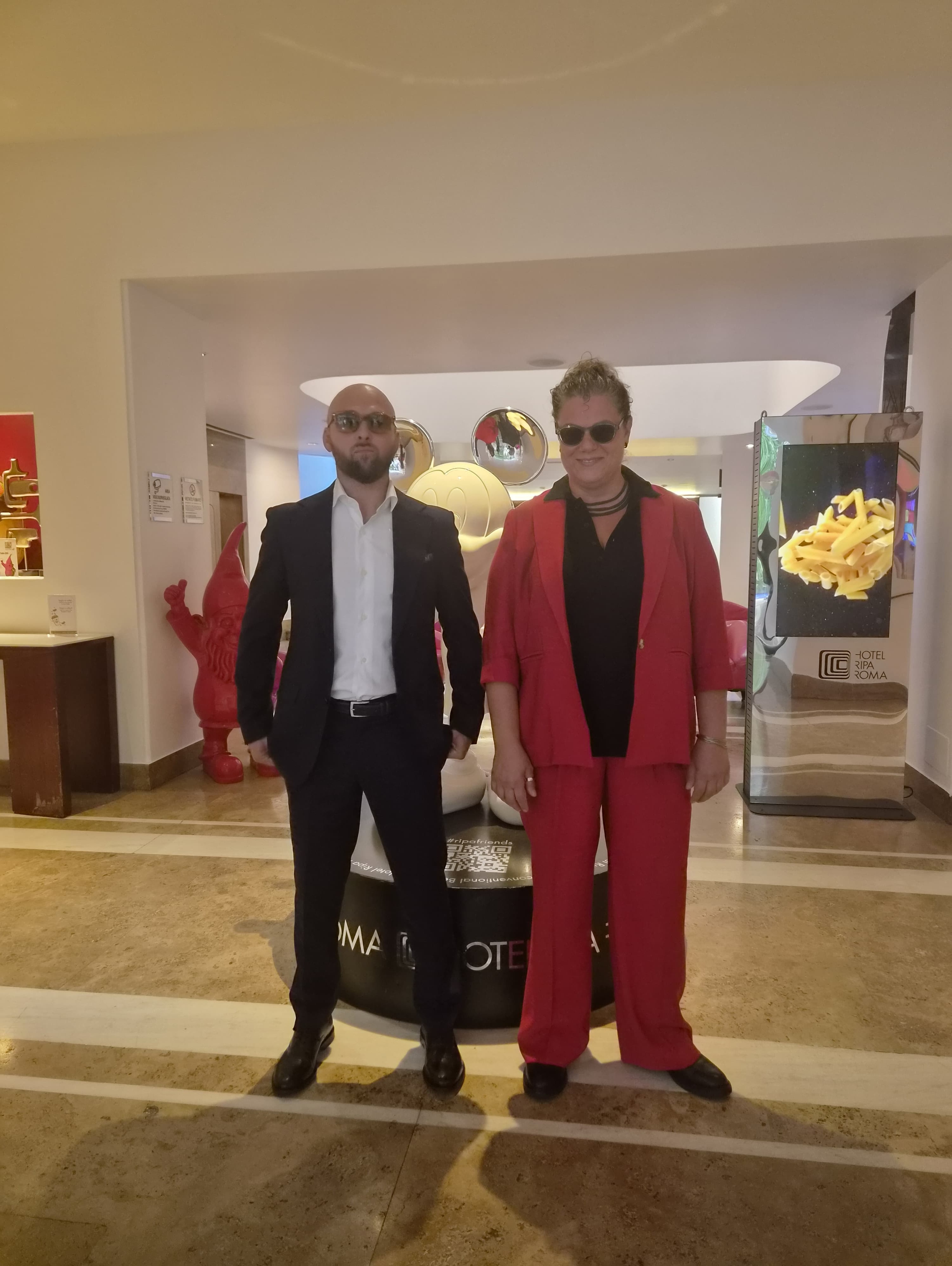 Premio a @diluca.gabriele come migliore autore di novità italiana, alle Maschere del Teatro Italiano, per "Misurare il salto delle rane".
Felicissimi!
Un grazie enorme a tutti i collaboratori che hanno contribuito alla realizzazione di questo spettacolo e ai nostri coproduttori, che hanno creduto nel progetto e lo hanno reso possibile. ❤
@teatrokismet @teatrostabileabruzzo @campaniateatrofestival @teatrodueparma @accademiaperduta
#teatro #mascheredelteatro #carrozzeriaorfeo
