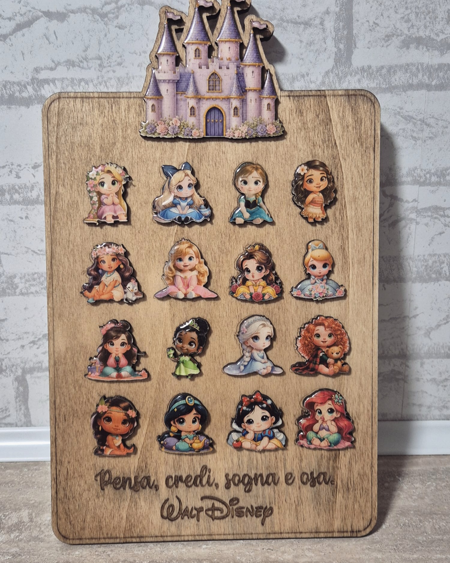 PRINCIPESSE
Targa 37x22 cm 8mm spessore con principesse a colori uv a rilievo.
#principesse #colori #uv #legno