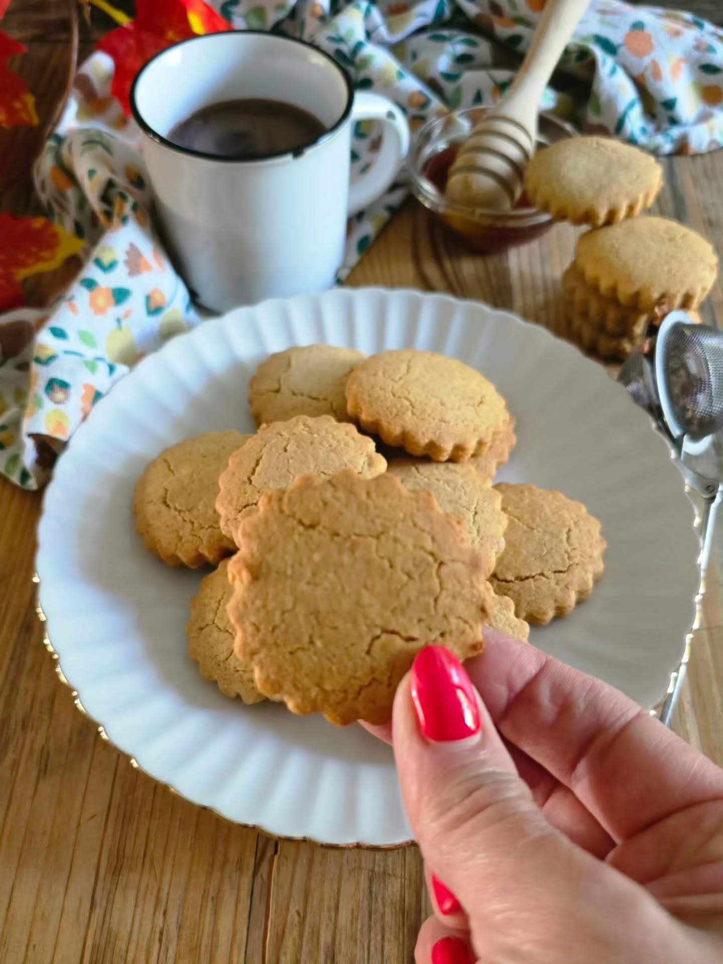 🍂 Primi freschi, pomeriggi d'autunno e quel profumo di biscotti che sa tanto di casa… 🍯C....